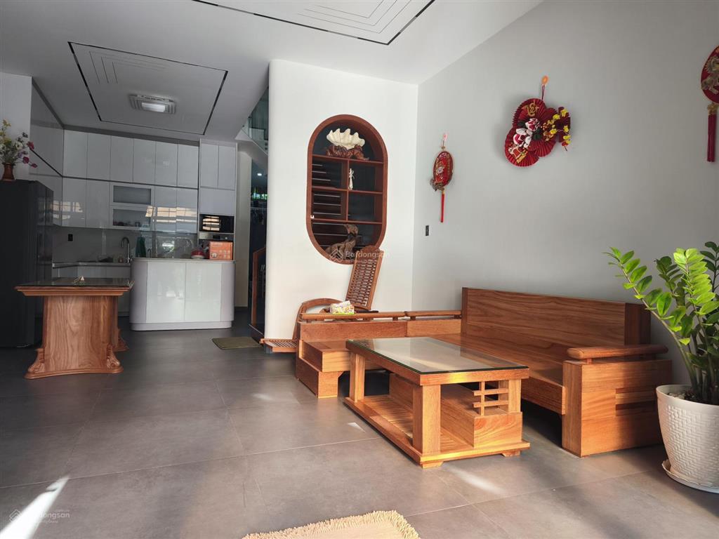 Bán nhà 1 trệt 1 lầu trung tâm diên khánh  diện tích 100m2 ngang 5m  3pn, 3wc  nhà đẹp hiện đại