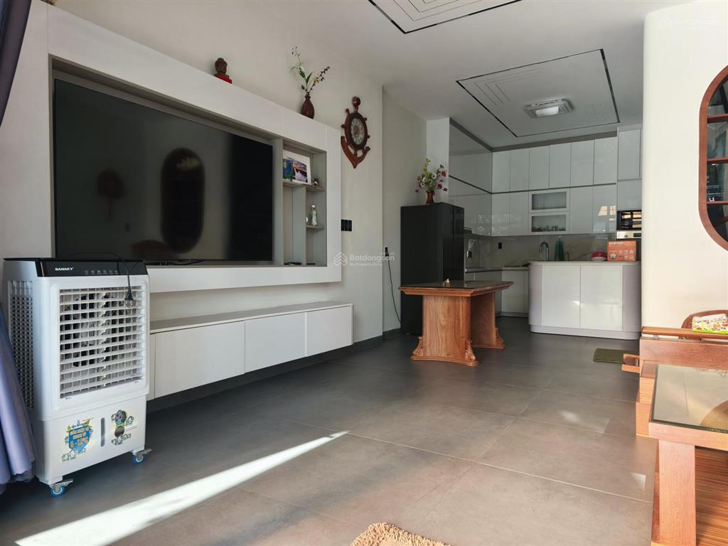 Bán nhà 1 trệt 1 lầu trung tâm diên khánh  diện tích 100m2 ngang 5m  3pn, 3wc  nhà đẹp hiện đại