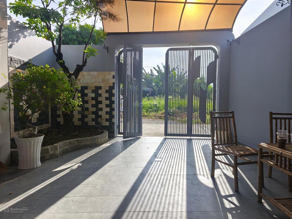 Bán nhà 1 trệt 1 lầu trung tâm diên khánh  diện tích 100m2 ngang 5m  3pn, 3wc  nhà đẹp hiện đại