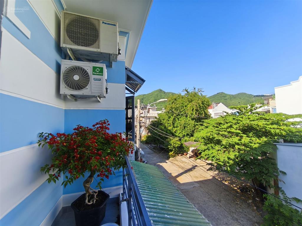 Bán nhà 1 trệt 1 lầu gần biển  hẻm lý thái tổ  bắc nha trang  diện tích 71,6m2 ngang 6,5m