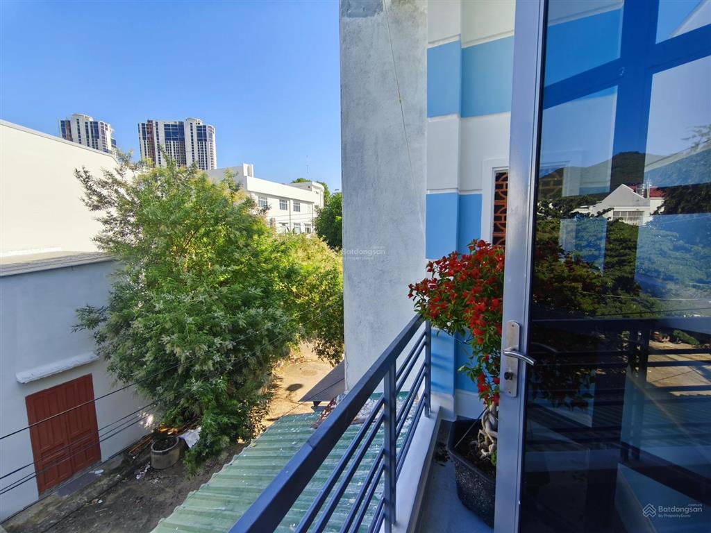 Bán nhà 1 trệt 1 lầu gần biển  hẻm lý thái tổ  bắc nha trang  diện tích 71,6m2 ngang 6,5m