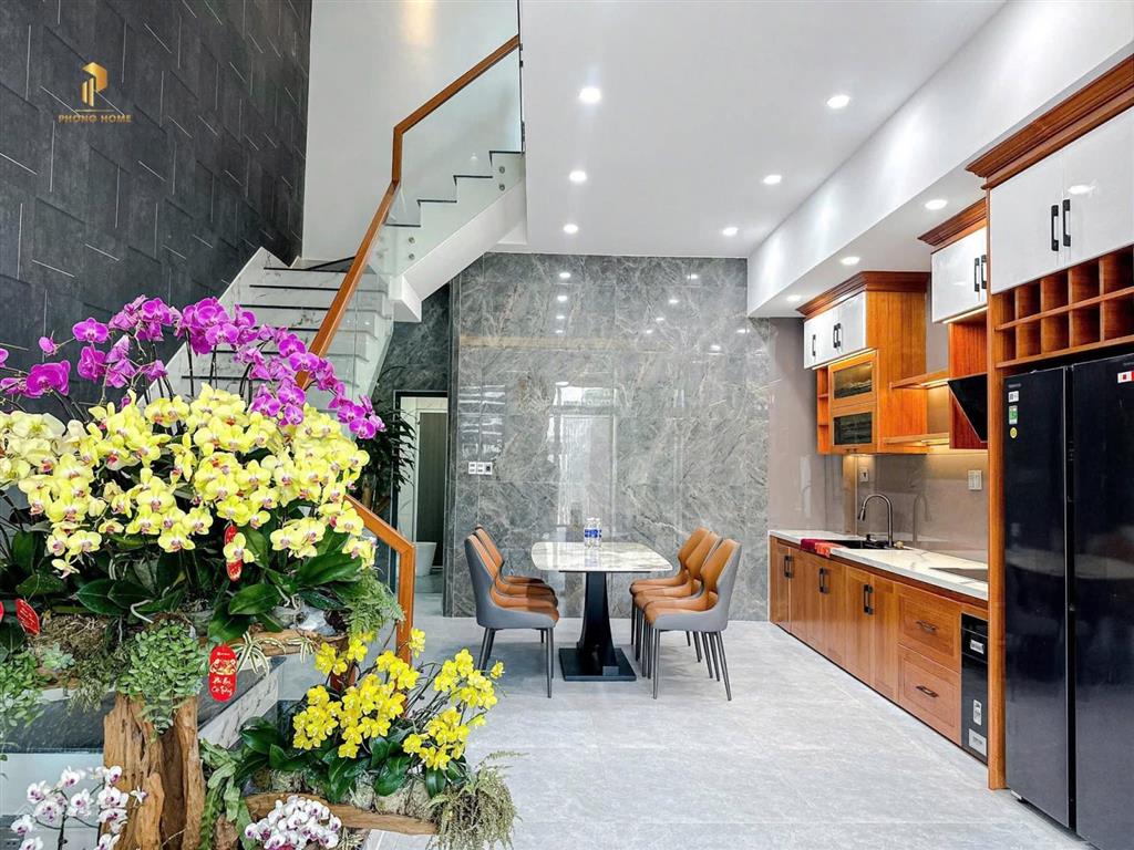 Cạnh chợ kcn mỹ phước 3 là ngôi nhà nằm ngay đường ne8, p.thới hoà, bến cát chỉ 900 triệu, đường 8m