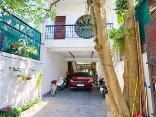 Giữa thành phố có một ngôi nhà mặt phố 170m2 nhưng lại ẩn mình nhẹ nhàng như một khu vườn nhỏ