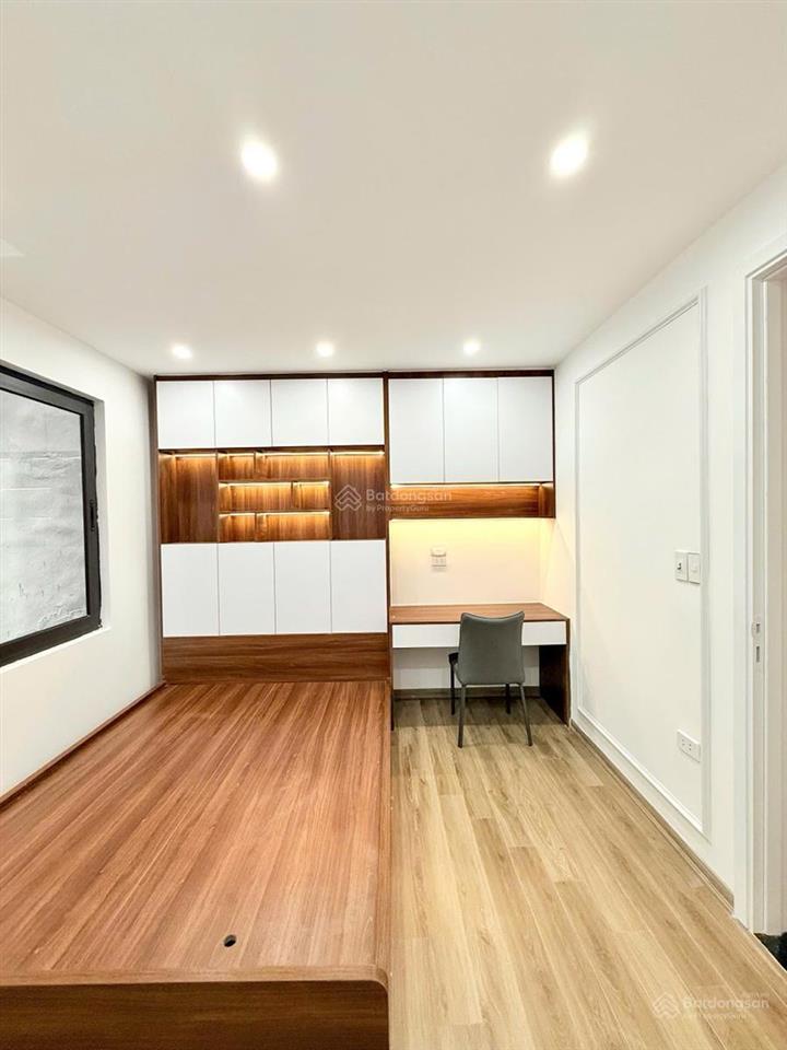 Nhà chính kinh mới đẹp ở ngay, thang máy , dt 38m 7t giá 11.8 tỷ