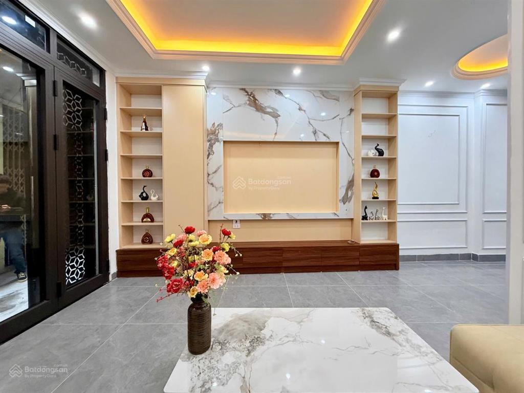 Nhà chính kinh mới đẹp ở ngay, thang máy , dt 38m 7t giá 11.8 tỷ