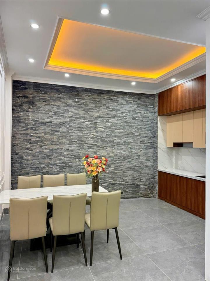 Nhà chính kinh mới đẹp ở ngay, thang máy , dt 38m 7t giá 11.8 tỷ