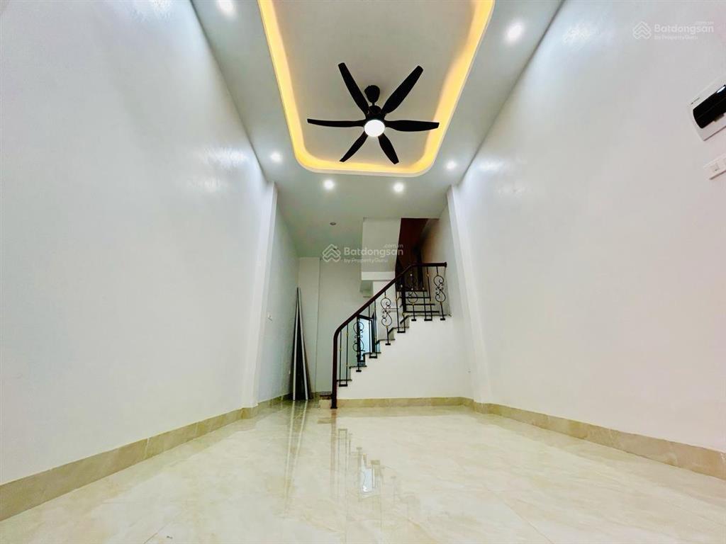 Chinh kinh  mặt phố nhà mới tinh  ô tô qua nhà  đường vành đai 2,5 cách nhà 20 m  dt31 m 5 t