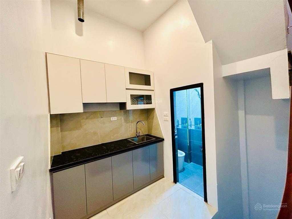 Chinh kinh  mặt phố nhà mới tinh  ô tô qua nhà  đường vành đai 2,5 cách nhà 20 m  dt31 m 5 t