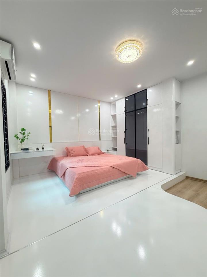 Nhà quan nhân,mới tinh ,full nội thất , 2 mặt thoáng ,ở luôn , dt 34 m 4 t giá 7.99tỷ .