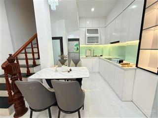 Nhà quan nhân,mới tinh ,full nội thất , 2 mặt thoáng ,ở luôn , dt 34 m 4 t giá 7.99tỷ .