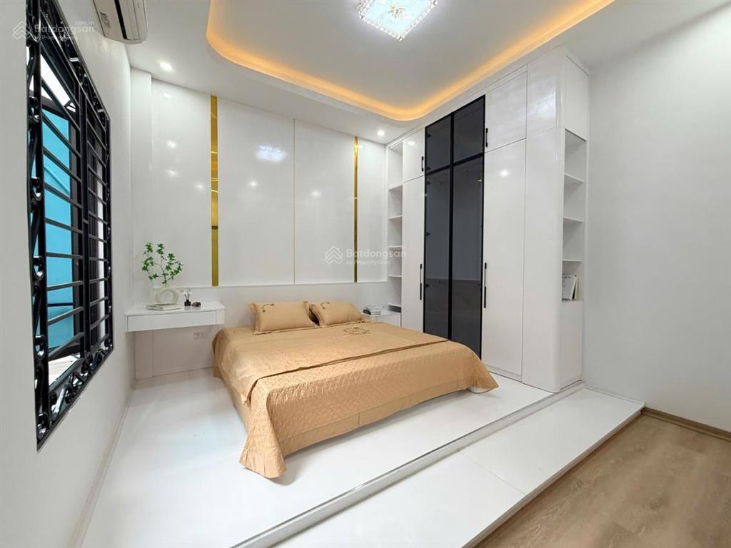 Nhà quan nhân,mới tinh ,full nội thất , 2 mặt thoáng ,ở luôn , dt 34 m 4 t giá 7.99tỷ .