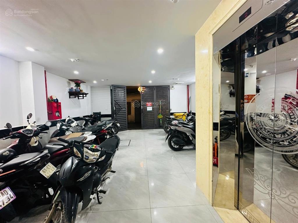 Chính kinh  ccmn dòng tiền  thang máy  lô góc  ô tô cách 10m  cách phố chính kinh 30 m