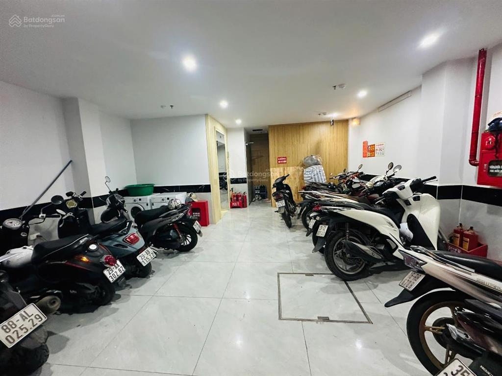 Chính kinh  ccmn dòng tiền  thang máy  lô góc  ô tô cách 10m  cách phố chính kinh 30 m