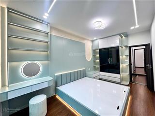 Chính kinh  ccmn dòng tiền  thang máy  lô góc  ô tô cách 10m  cách phố chính kinh 30 m