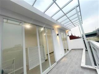 Cự lộc  chính kinh nhà mới tinh  thang máy  full nội thất về ở luôn  dt 30 m  5tâng  mt 7m
