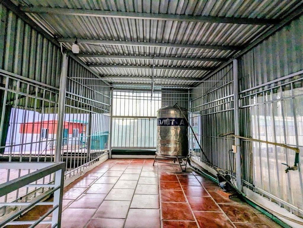 Chính kinh  nhà đẹp về ở ngay  cách phố chính kinh 20 m  cách đường vành đai 2,5 tầm 50m .