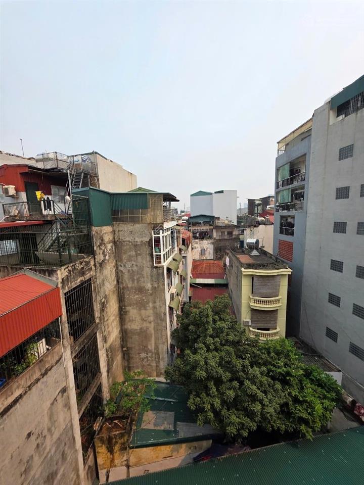Chính kinh  nhà đẹp về ở ngay  cách phố chính kinh 20 m  cách đường vành đai 2,5 tầm 50m .
