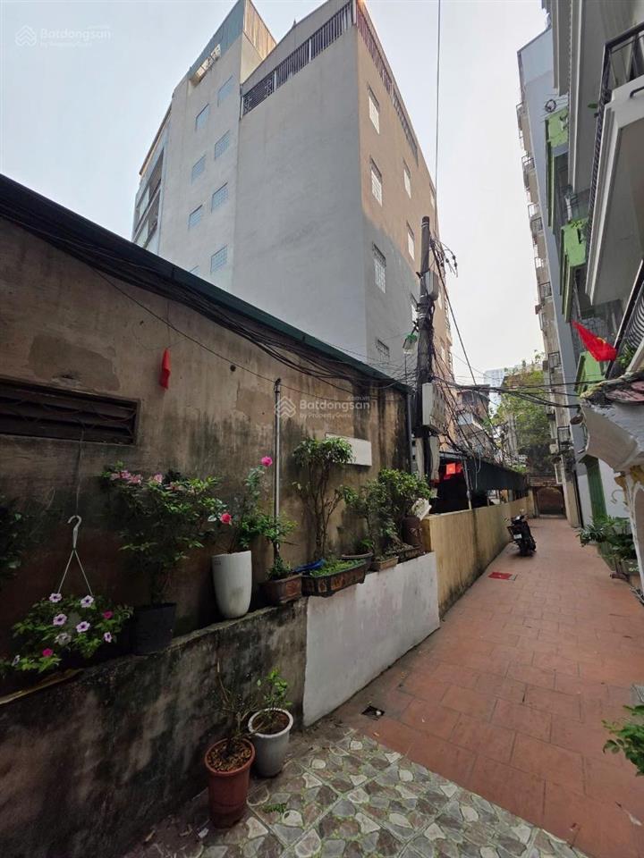Chính kinh  nhà đẹp về ở ngay  cách phố chính kinh 20 m  cách đường vành đai 2,5 tầm 50m .