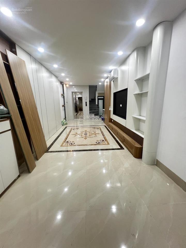 Quan nhân ô tô cách 20 m , thang máy , 6 tầng nội thất sin sò dt 40 m 6 t giá 12.9 tỷ .