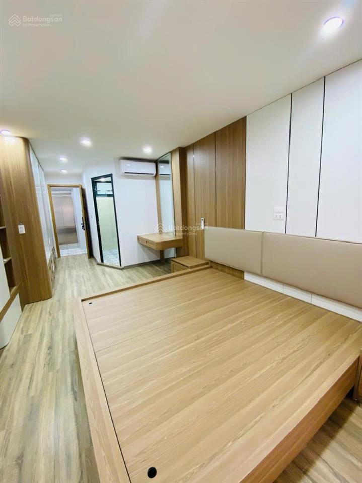 Quan nhân ô tô cách 20 m , thang máy , 6 tầng nội thất sin sò dt 40 m 6 t giá 12.9 tỷ .
