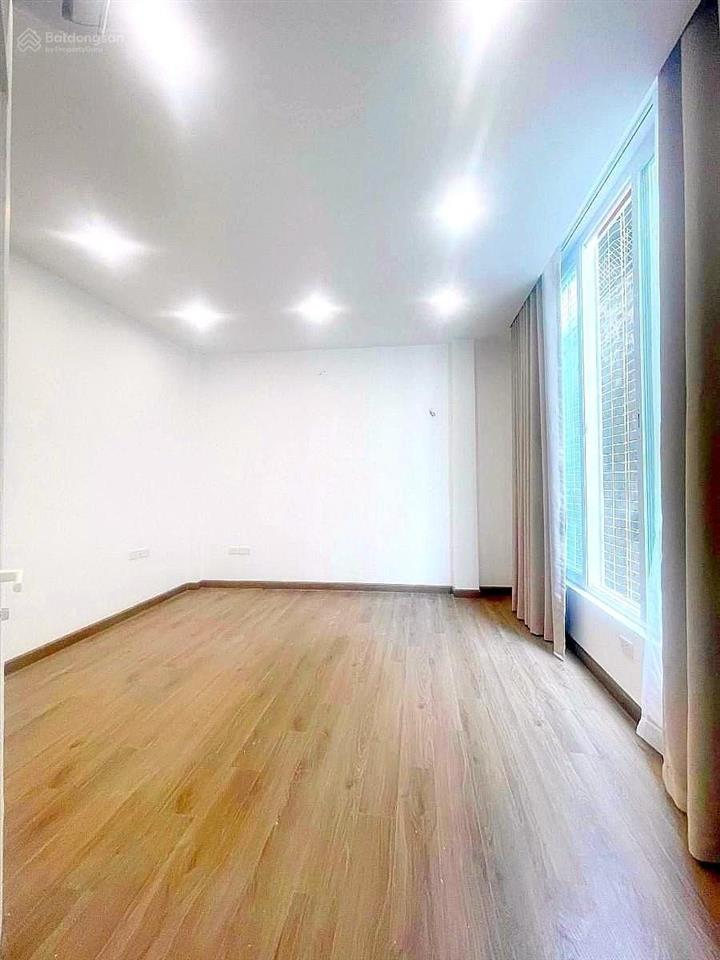Cự lộc  nguyễn trài nhà mới tinh  thang máy mặt tiền khủng  dt 30 m mặt tiền 7m x5 t giá 9.1 tỷ