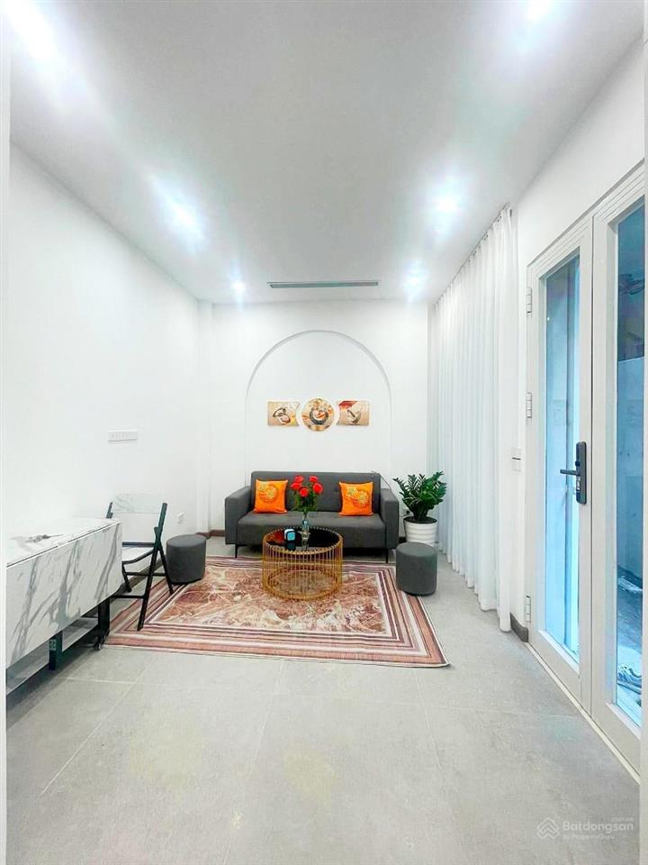 Cự lộc  nguyễn trài nhà mới tinh  thang máy mặt tiền khủng  dt 30 m mặt tiền 7m x5 t giá 9.1 tỷ