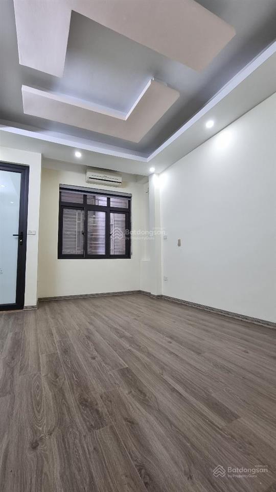 Bán nhà phố quan nhân  nhà mới về ở ngay  ngay hồ điều hoà dt 34 m 5 t giá 7.99tỷ .