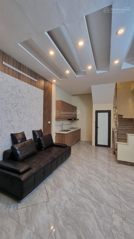 Bán nhà phố quan nhân  nhà mới về ở ngay  ngay hồ điều hoà dt 34 m 5 t giá 7.99tỷ .
