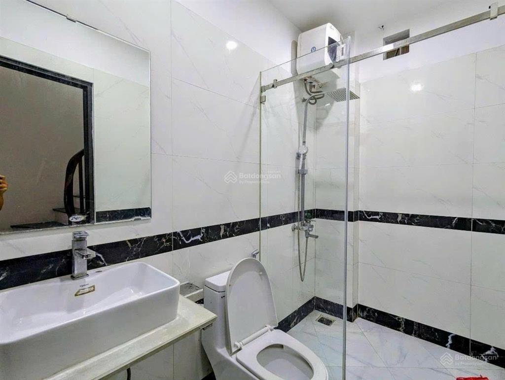 Chính kinh  nhà đẹp về ở ngay  cách phố chính kinh 20 m  cách đường vành đai 2,5 tầm 50m, dt46m