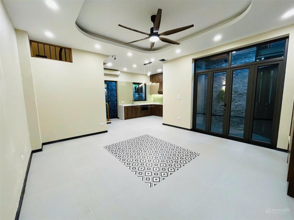 Bán nhà đẹp nhất lvk châu âu, hà đông, gần hồ, gần chợ, không gian sống yên tĩnh, thoáng sáng.