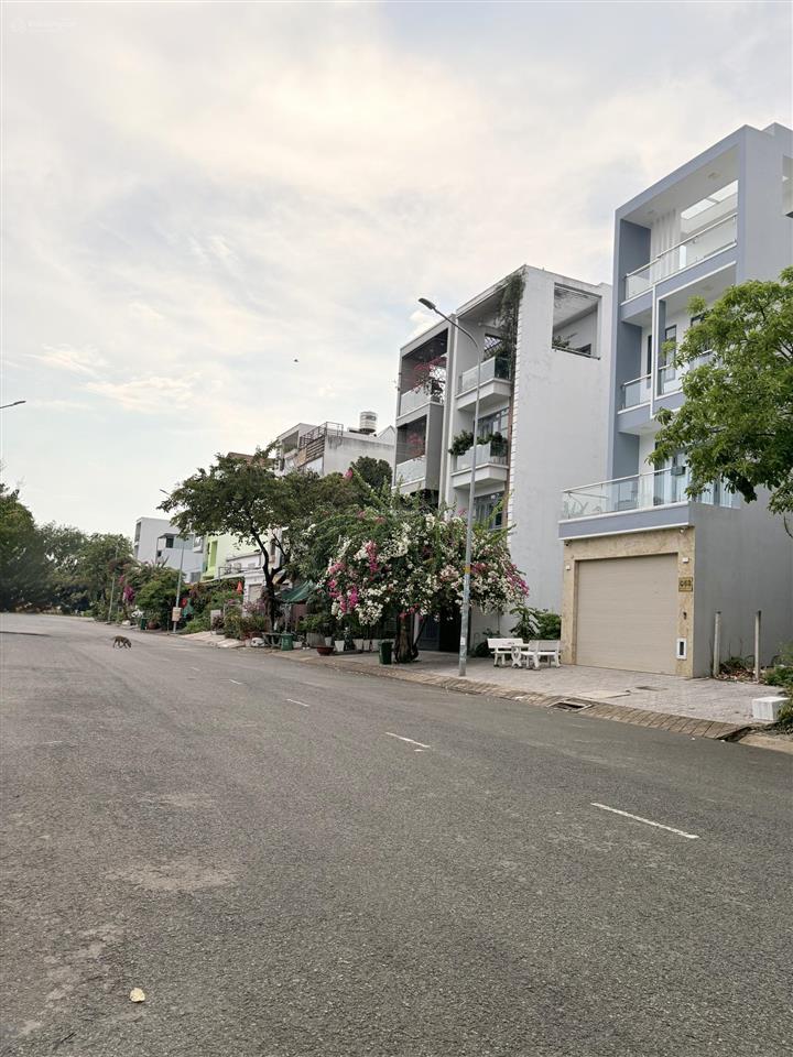 Bán nhà đường 20m giá tốt khu vực, thích hợp anh chị mua đầu tư hoặc tích lũy tài sản