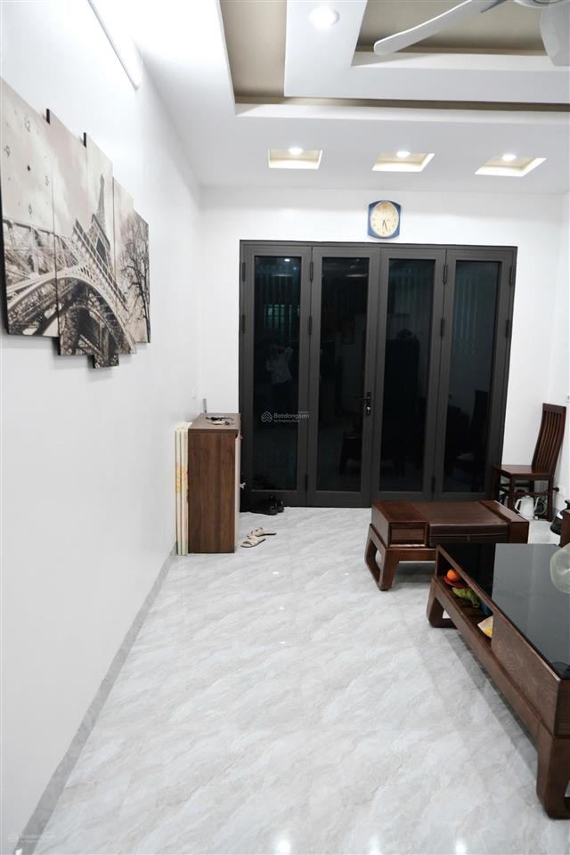 Chính chủ bán nhà 5 tầng quận cầu giấy ( gần trường đh thương mại )