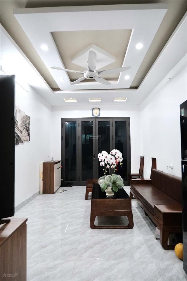 Chính chủ bán nhà 5 tầng quận cầu giấy ( gần trường đh thương mại )