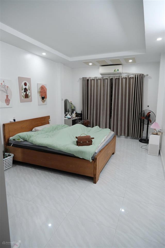 Chính chủ bán nhà 5 tầng quận cầu giấy ( gần trường đh thương mại )