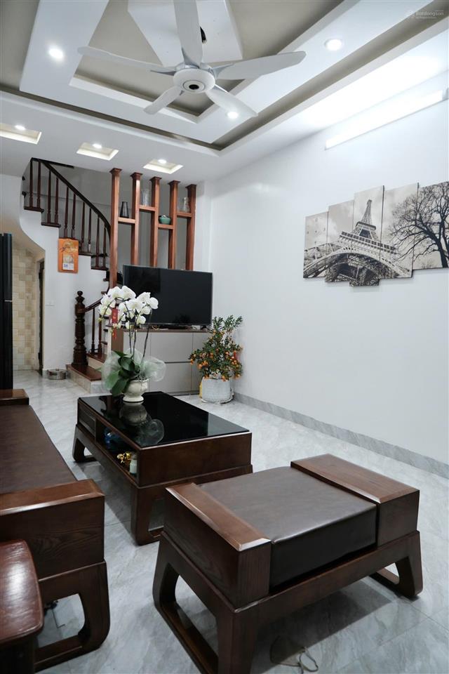 Chính chủ bán nhà 5 tầng quận cầu giấy ( gần trường đh thương mại )
