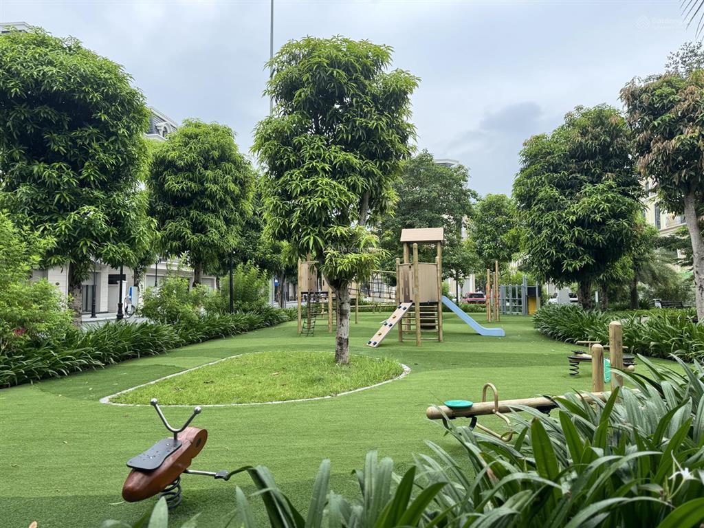 Sẵn sổ đỏ, chính chủ cần bán liền kề 5 tầng view trực diện công viên, bể bơi tại vinhomes ocp2