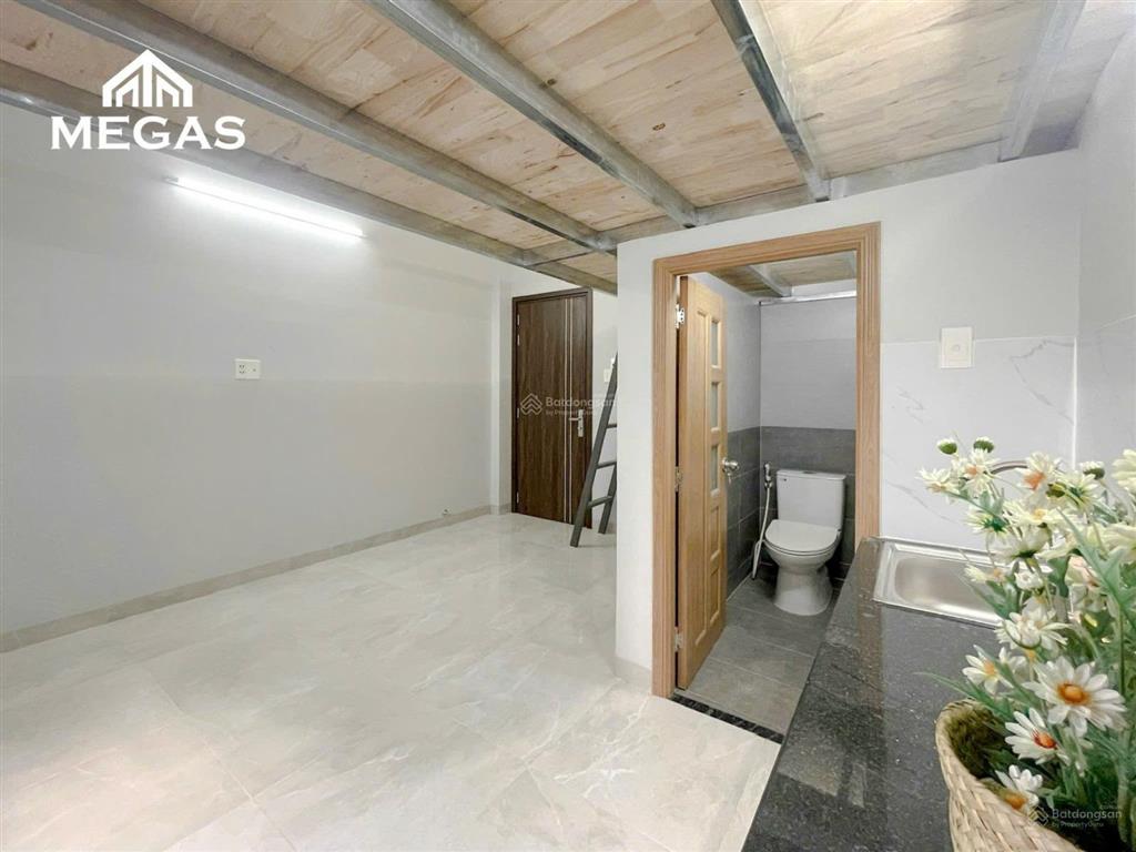 Duplex cửa sổ trời mới xây ngay tô ký  đi bộ qua cvpm quang trung