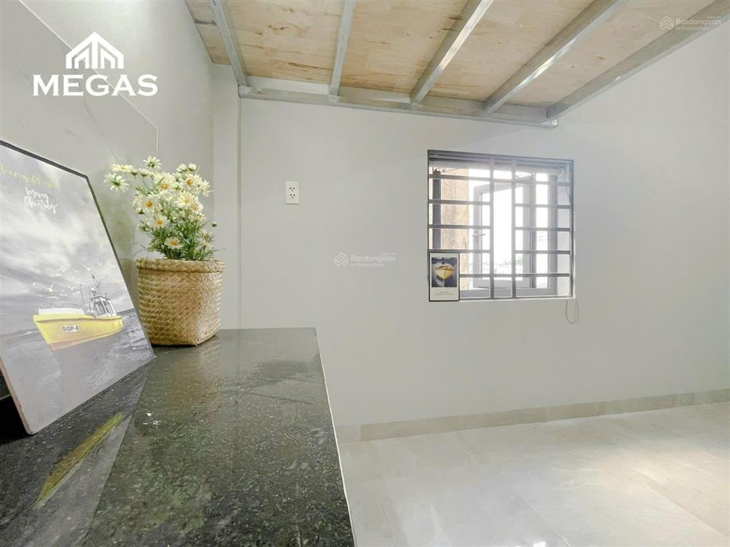 Duplex cửa sổ trời mới xây ngay tô ký  đi bộ qua cvpm quang trung
