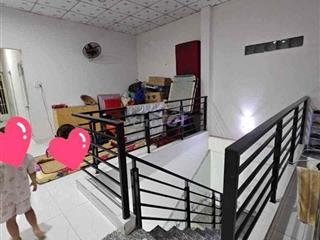Nhà hai tầng còn mới sát đường lớn giá tốt khu vực
