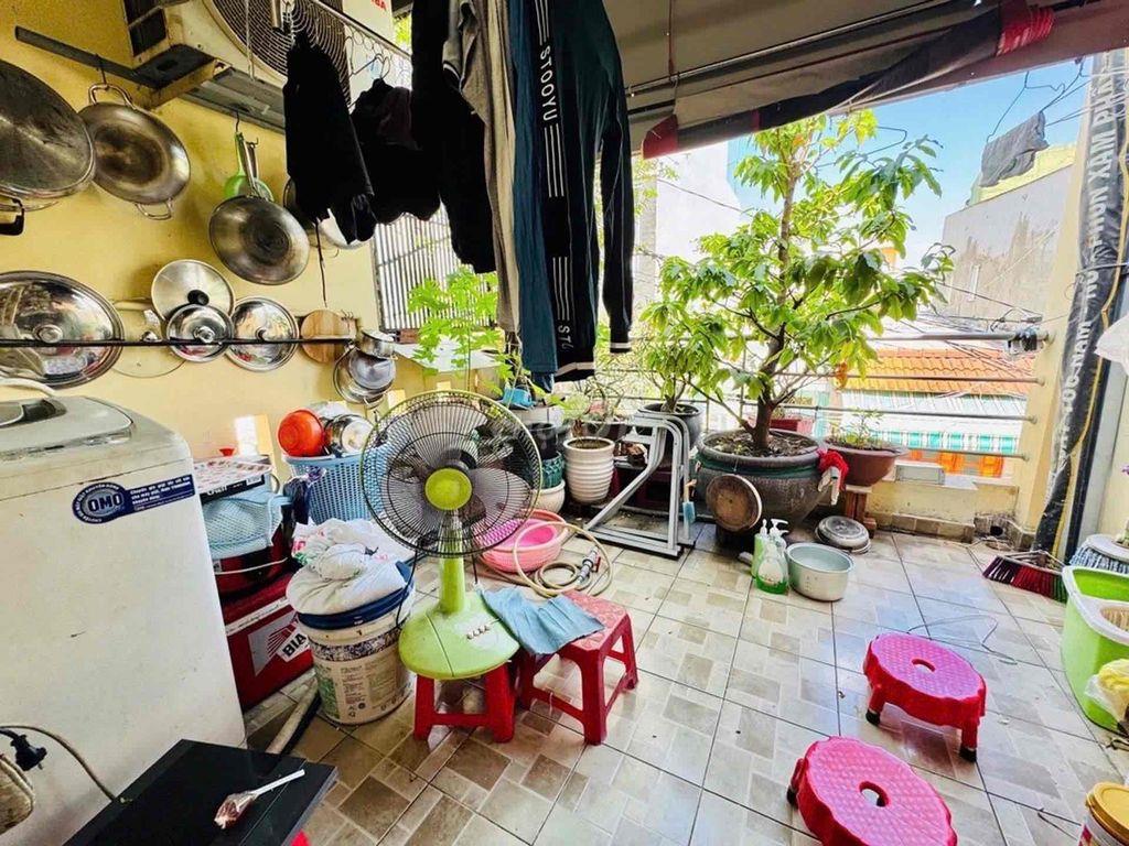 Nhà Hẻm xe hơi tránh khu dân trí cao tại Tân Bình