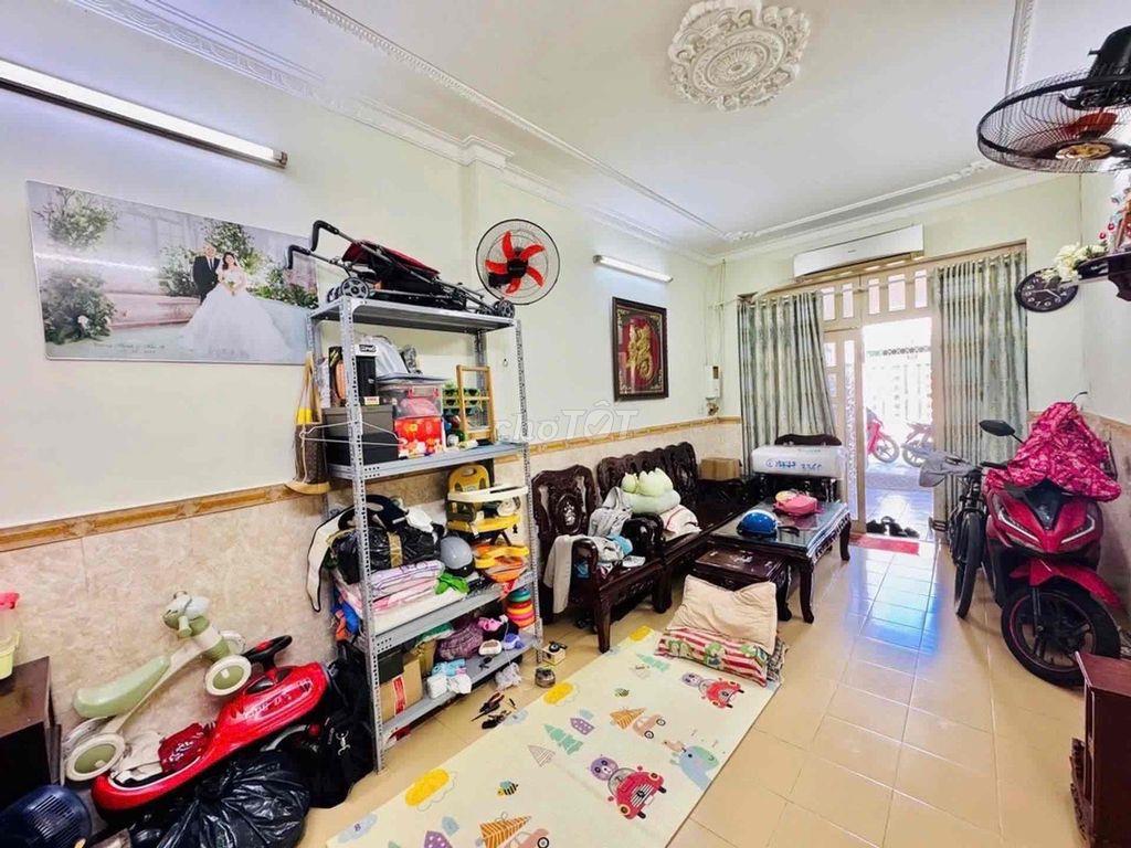 Nhà Hẻm xe hơi tránh khu dân trí cao tại Tân Bình
