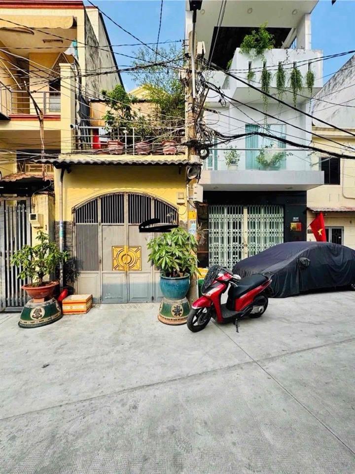 Nhà Hẻm xe hơi tránh khu dân trí cao tại Tân Bình