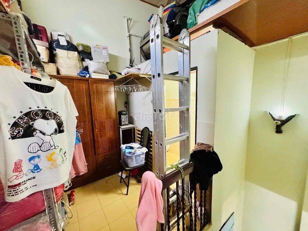 Nhà Hẻm xe hơi tránh khu dân trí cao tại Tân Bình