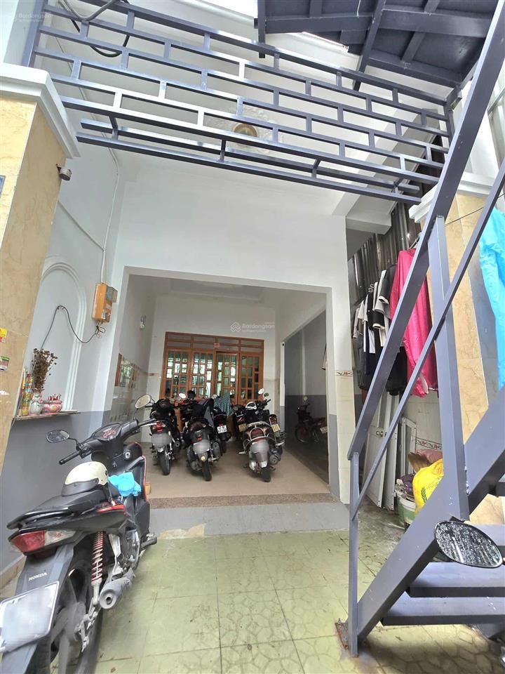 Siêu hiếm linh chiểu  gần vincom thủ đức 116m ,3 tầng, dòng tiền 30tr/tháng ,shr, ô tô né nhau.