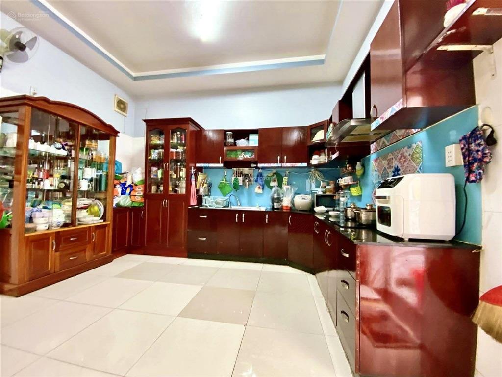 Bán nhà biệt thự 130m ngang 6.5, 3pn hẻm ô tô, shr, hoàn công, shr hoàn công đủ, tăng nhơn phú