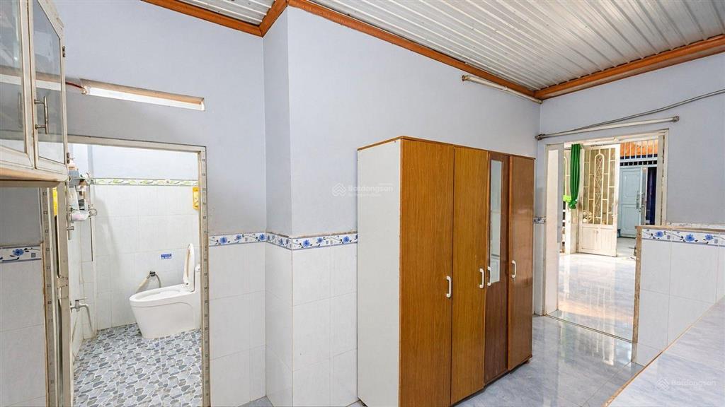 Nhà trường thọ, thủ đức, 70m, 6,3 tỷ ngang 5m hẻm 2 ô tô tránh có phòng ngủ tầng trệt,