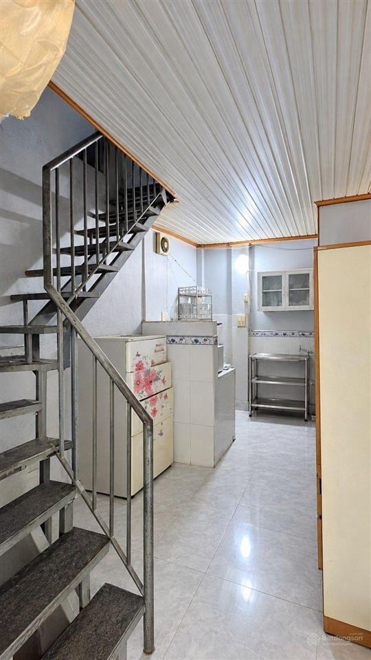 Nhà trường thọ, thủ đức, 70m, 6,3 tỷ ngang 5m hẻm 2 ô tô tránh có phòng ngủ tầng trệt,