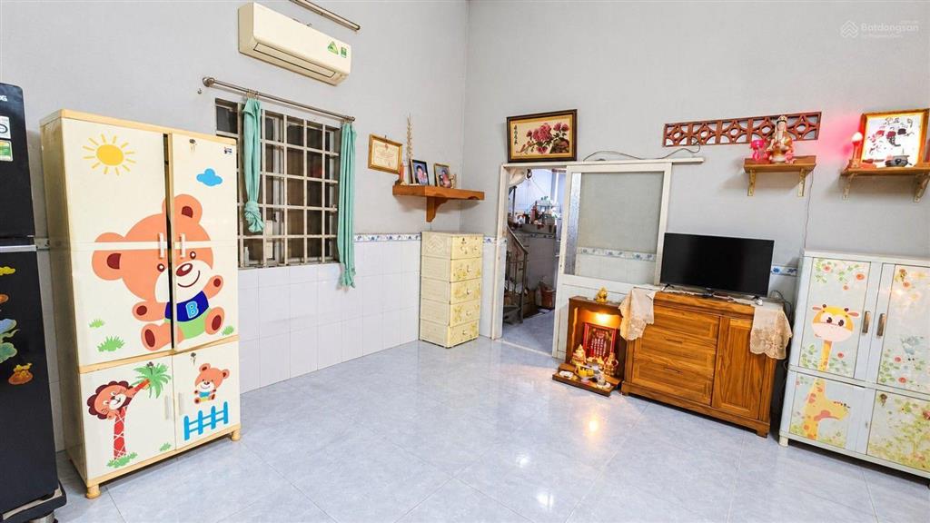 Nhà trường thọ, thủ đức, 70m, 6,3 tỷ ngang 5m hẻm 2 ô tô tránh có phòng ngủ tầng trệt,