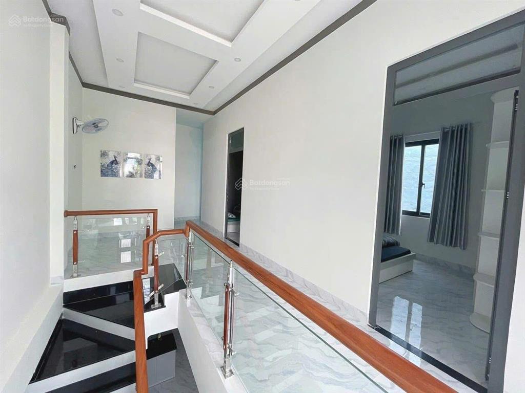 Bán nhà phố buôn ma thuột hẻm lê duẩn sân ô tô, 3 phòng ngủ, mặt tiền 7m, giá 4,5 tỷ