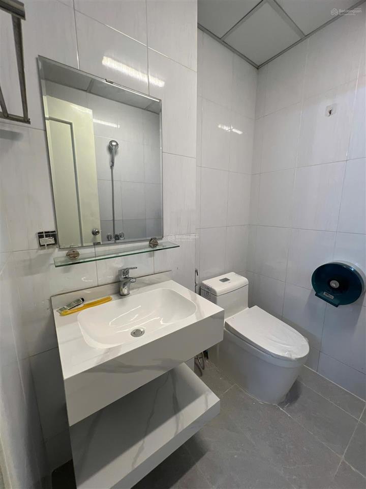 Bán gấp căn hộ vp5 bán đảo linh đàm ban công đông nam. diện tích 60m giá 4,440 triệu
